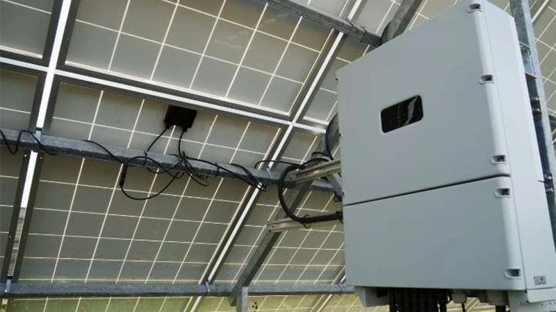 Single phase hybrid inverter Single phase hybrid inverter